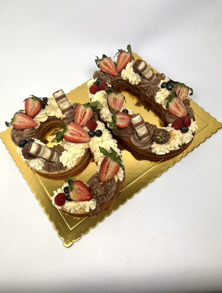 Tarta de Números y letras de galletas sablé